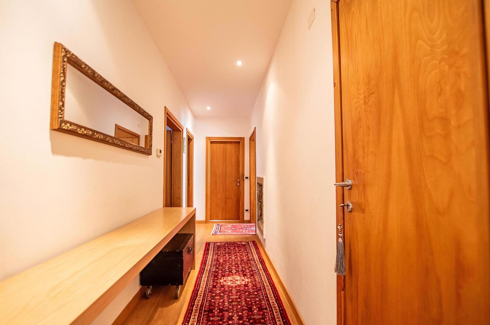 White Tower Guesthouse Триест Экстерьер фото