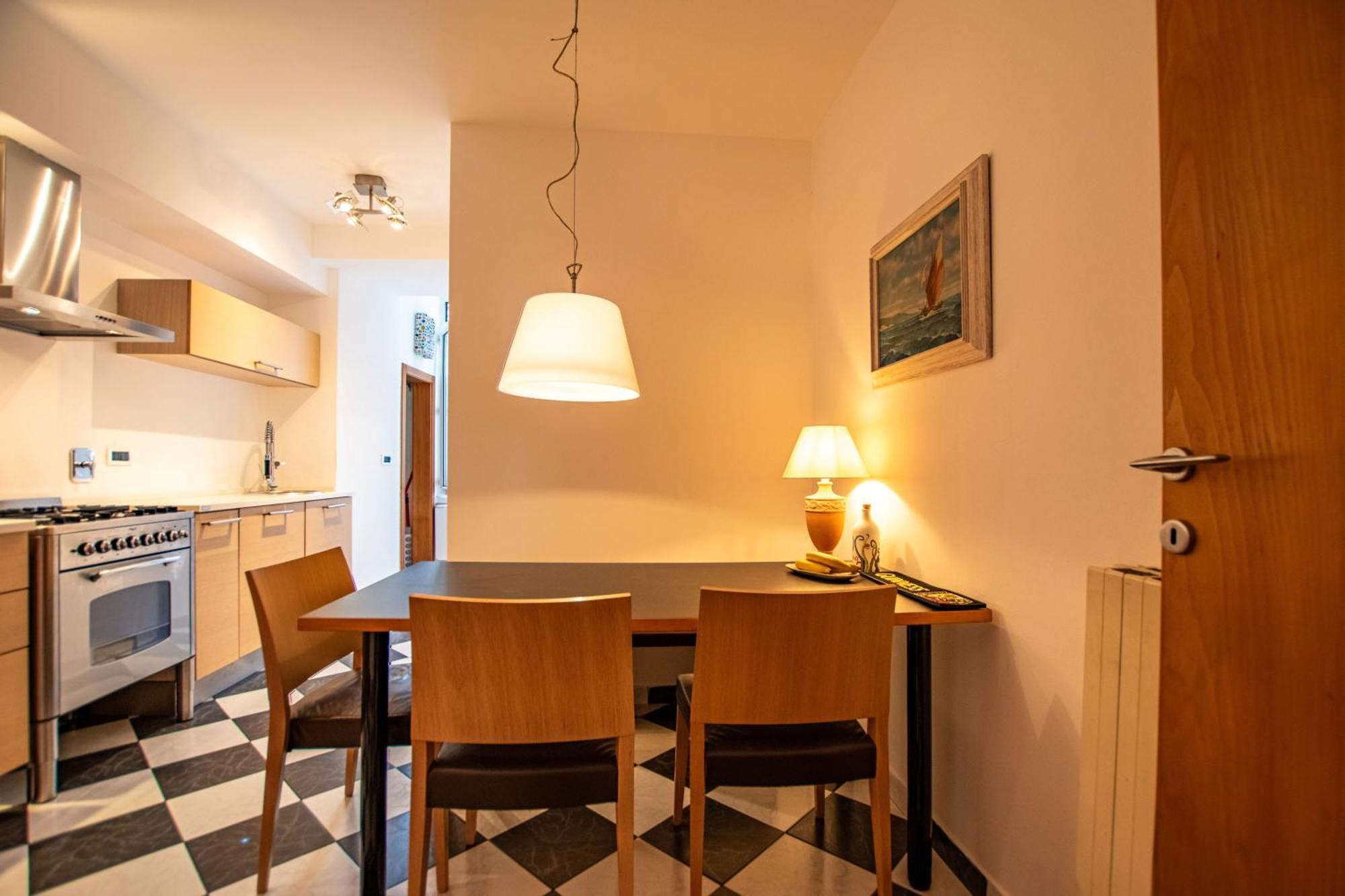 White Tower Guesthouse Триест Экстерьер фото
