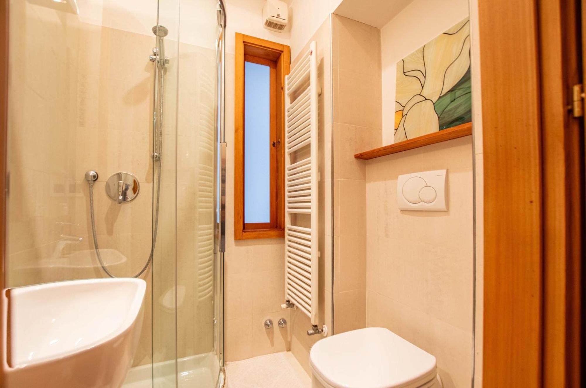 White Tower Guesthouse Триест Экстерьер фото