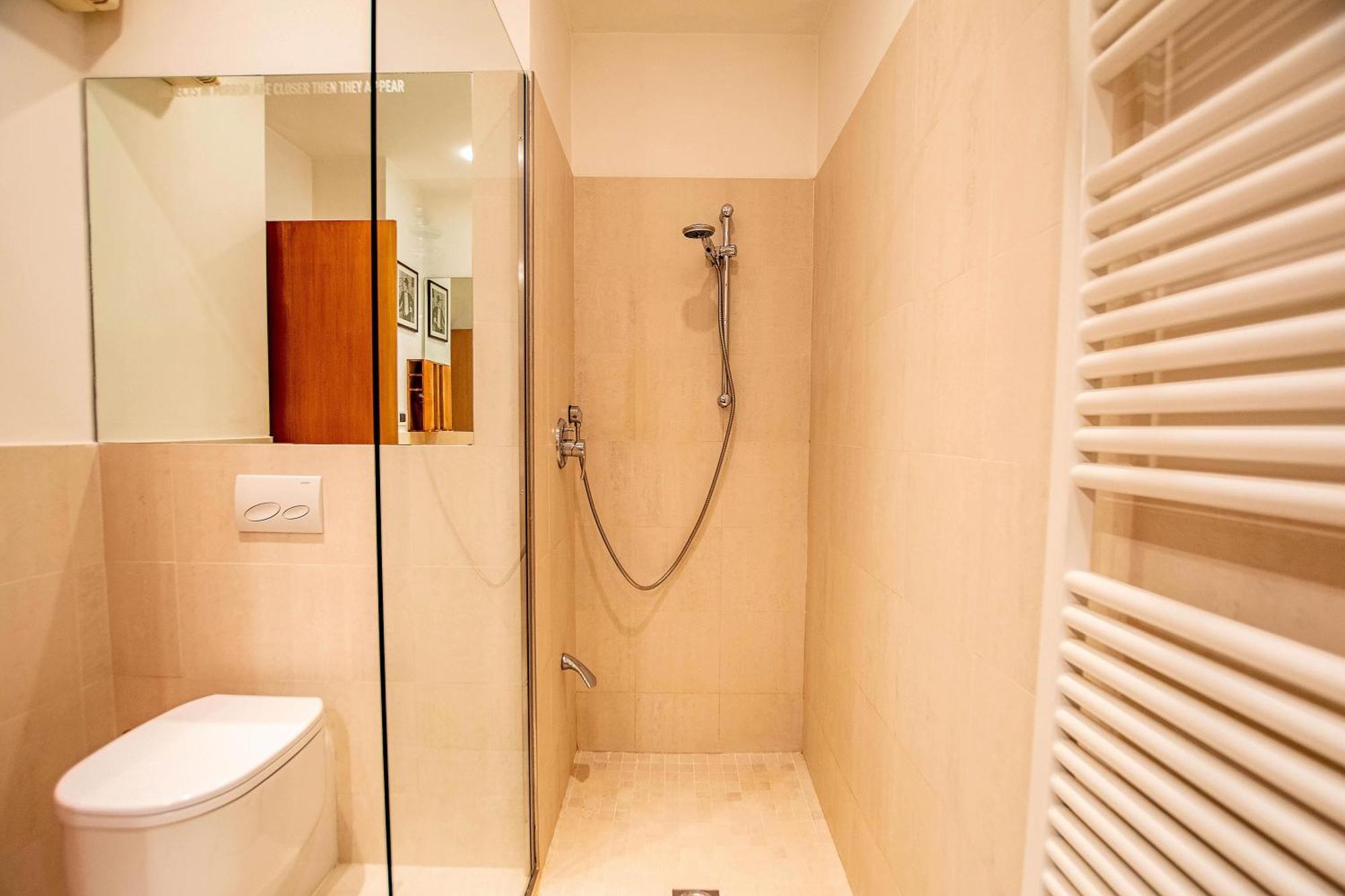 White Tower Guesthouse Триест Экстерьер фото